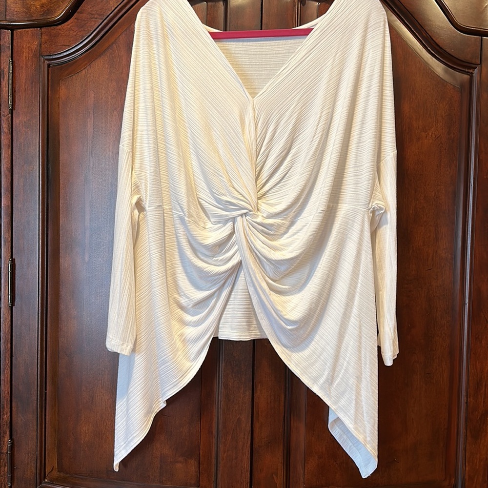 1. State Ivory knot back high/low loose fitting top - size M - Picture 3 of 6
